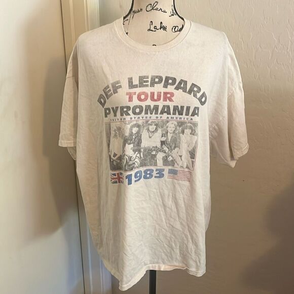 Def Leppard Cream In Color Pyromania 1983 Graphic Shirt - Picture 1 of 8
